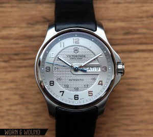 VICTORINOX_OFFICERS_DAYDATE_FACE1