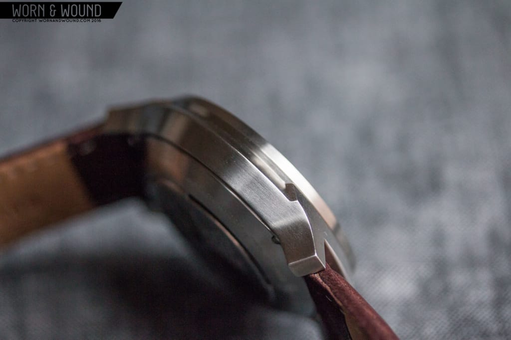 MONDAINE_HELVETICA_SMART_WATCH_CASE_3