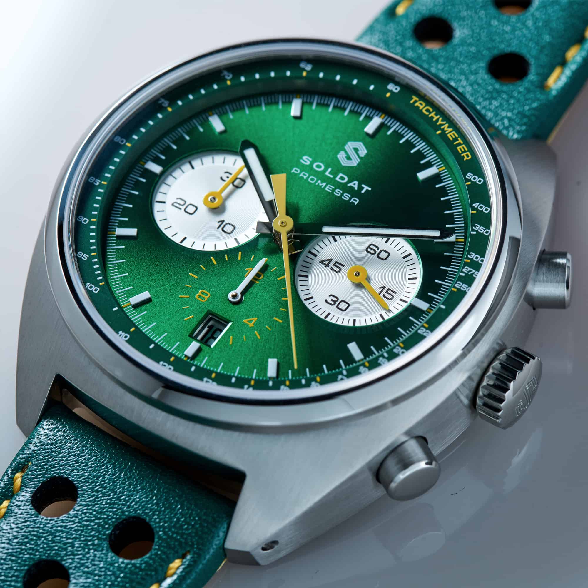 Worn & Wound - The Soldat Promessa Powers Vintage-Cool with Seiko's NE 88  Chronograph