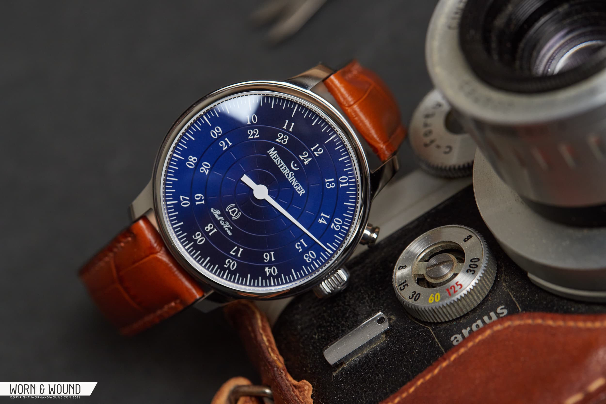 Review MeisterSinger Bell Hora Worn Wound