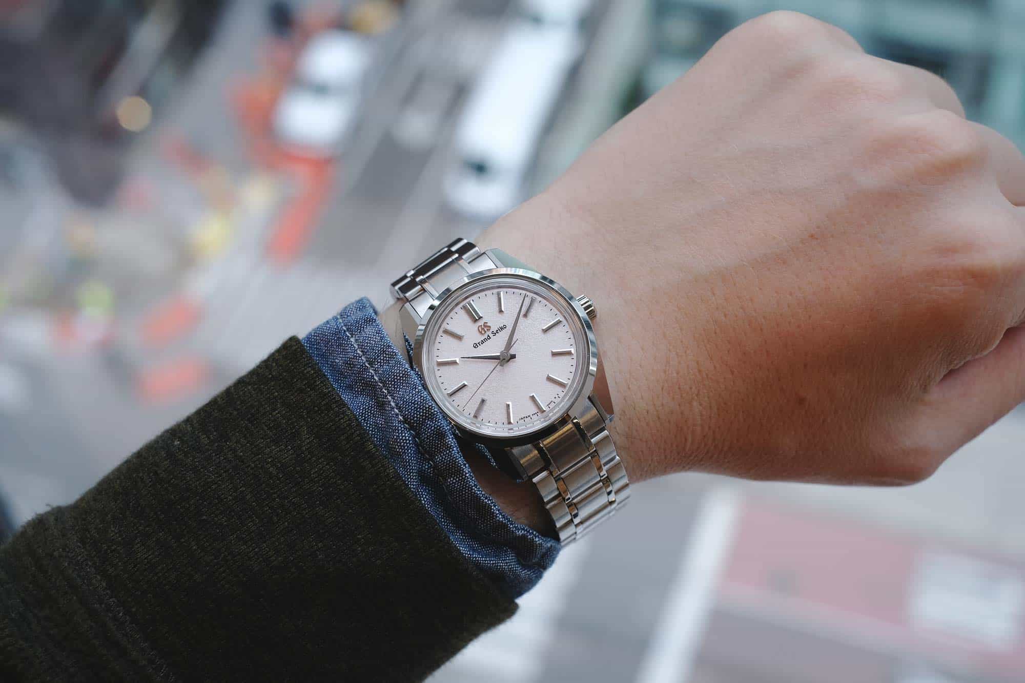 Hands-On with the Grand Seiko SBGW289 - a Return to Form for the 44GS -  Worn & Wound