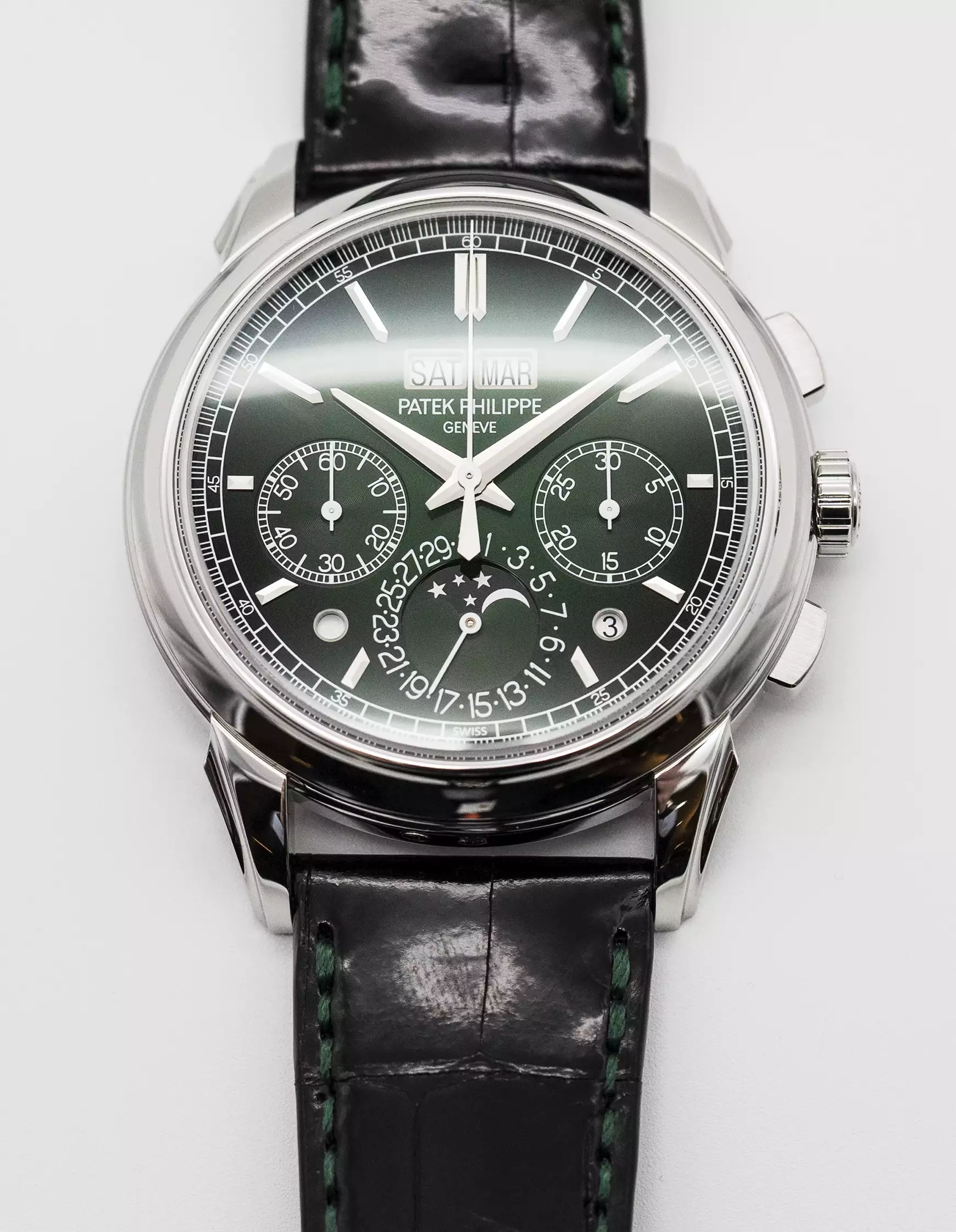 [VIDEO] Patek Philippe Embraces ?Vintage Style? Look With 4 New References