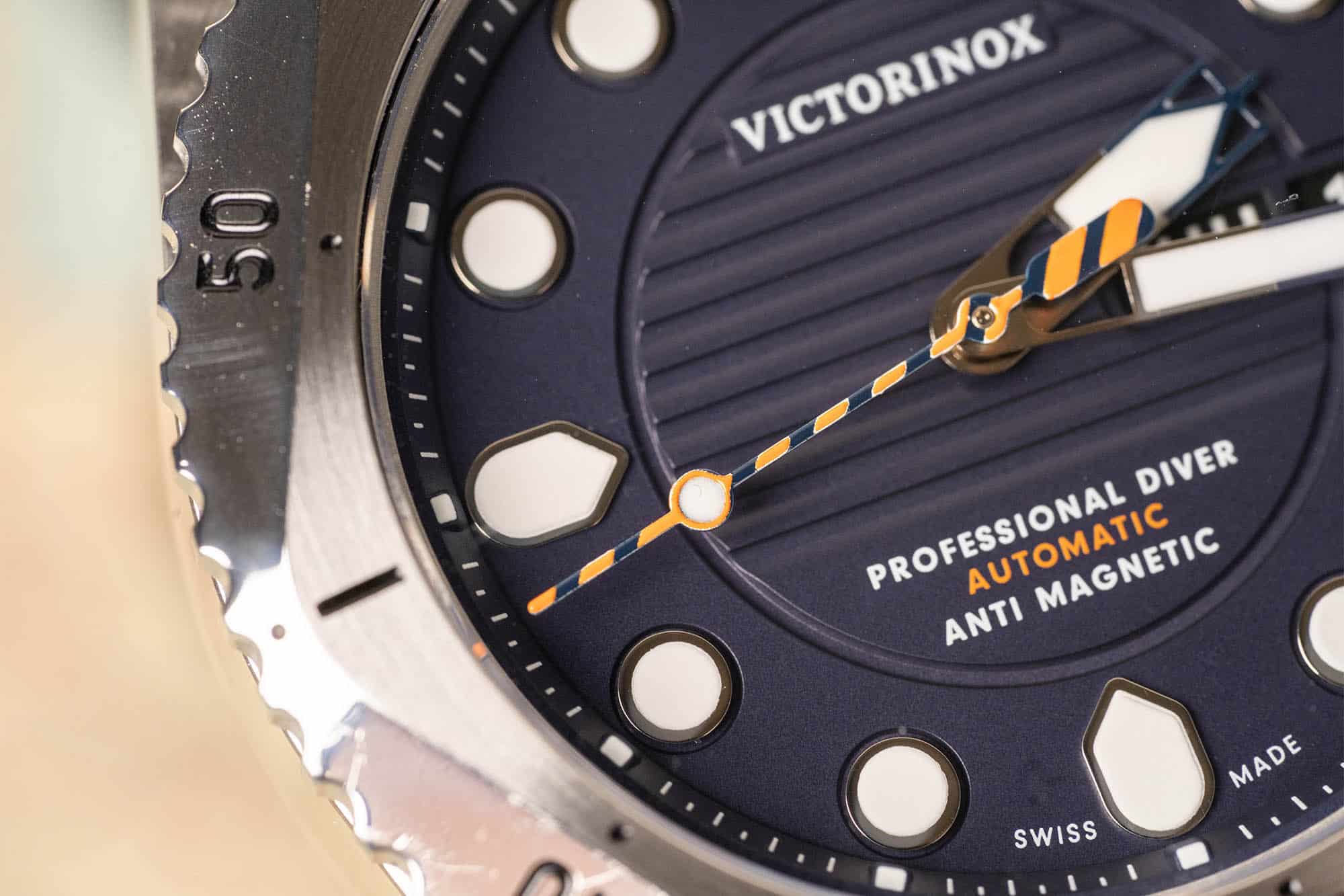 Victorinox Dive Pro 43mm – Orologio Subacqueo Uomo – Vetro Zaffiro – Cinturino Giallo – Qualità Svizzera